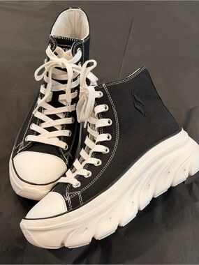 Skechers Funky Street Black & White High-Top Platform Sneakers Floor Display 800